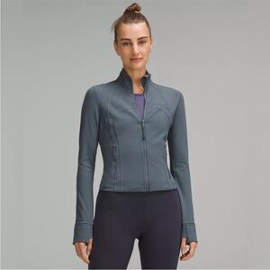 Nwt Lululemon Define
Cropped Jacket Nulu size 8 color oil blue